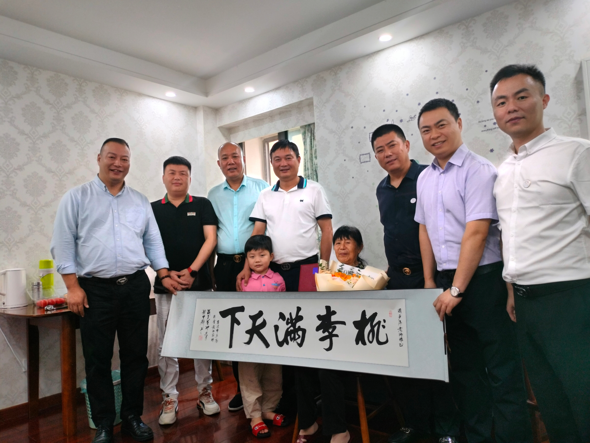 桃李芬芳意，不忘园丁恩——宁波市阜阳商会慰问会员家庭教师